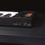 CARRY ON FOLDING MIDI CONTROLLER 49 04