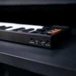 CARRY ON FOLDING MIDI CONTROLLER 49 05