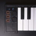 CARRY ON FOLDING MIDI CONTROLLER 49 06
