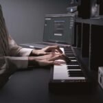 CARRY ON FOLDING MIDI CONTROLLER 49 07