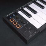 CARRY ON FOLDING MIDI CONTROLLER 49 12