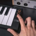 CARRY ON FOLDING MIDI CONTROLLER 49 14